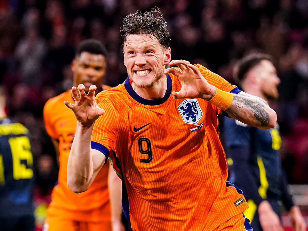 Wijnaldum e Weghorst a segno mentre l'Olanda travolge la sprecone Scozia | Amichevoli | The Guardian