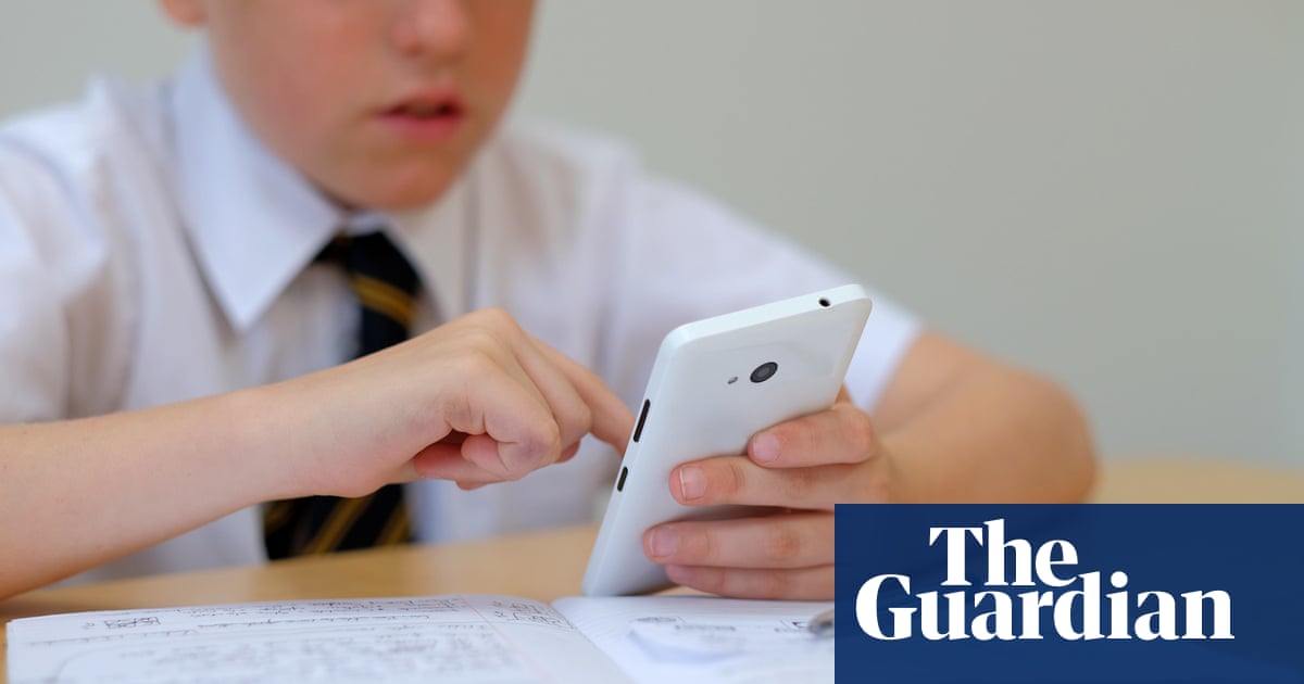 Study Finds Phone Bans in Schools Fail to Boost Grades, Mental Health