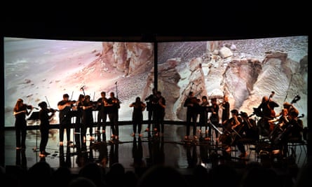 El grupo de Manchester realiza una actuación ritual en el Queen Elizabeth Hall.