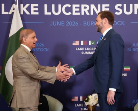 JD Vance meets Pakistan delegation before Iran talks in Switzerland – video