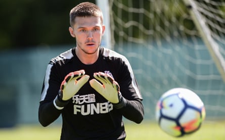 Freddie Woodman has impressed Newcastle’s manager, Rafael Benítez, who may loan the goalkeeper to a Championship side to gain more experience.