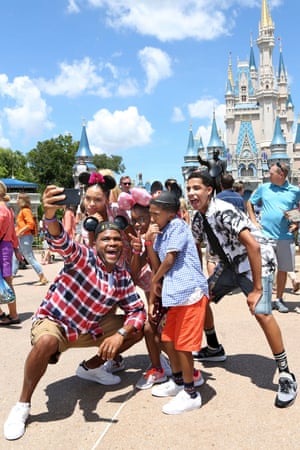 Black-ish: Dre takes his family to Disney World.