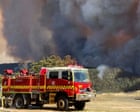 Victorians urged to evacuate Otways as massive fire threatens to spread east towards more than 1,000 homes
