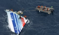Divers recover part of the tail section from the Air France A330 that crashed over the Atlantic on 1 June 2009