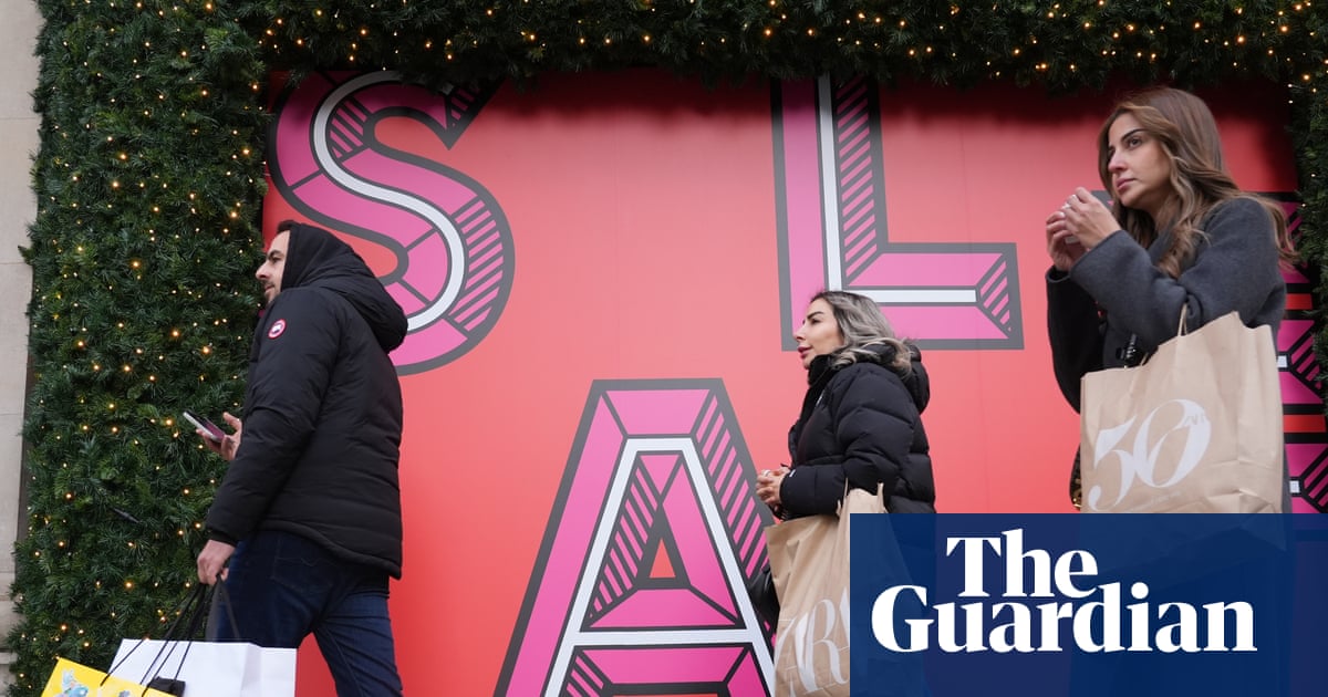 Shoppers shun UK high streets despite lure of Boxing Day sales