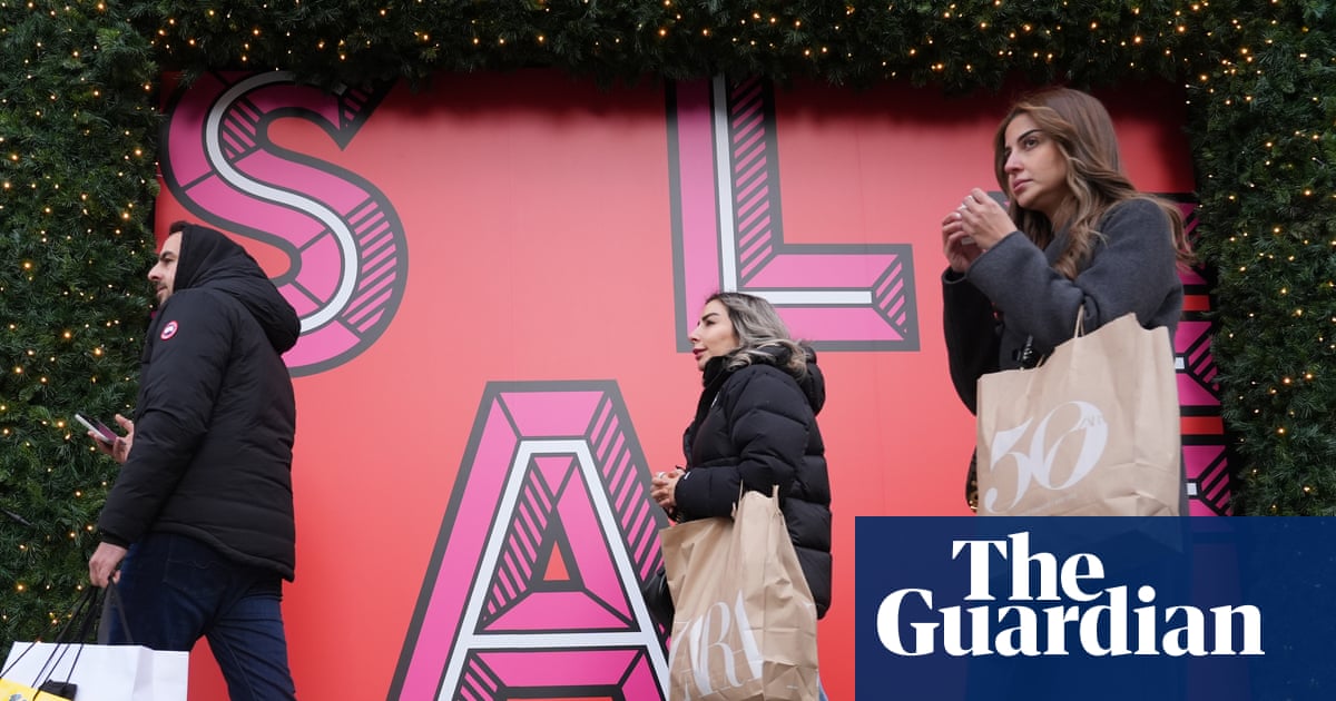 Shoppers shun UK high streets despite lure of Boxing Day sales