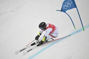 Le Bulgare Albert Popov participe à la deuxième manche du slalom géant masculin.