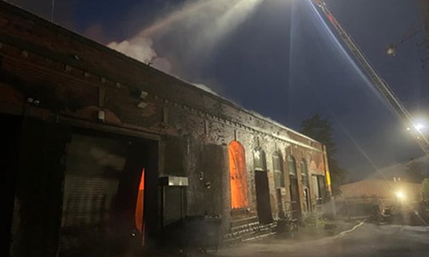 Oldham'daki değirmen yangınında ölüden korkan bir adam kalıntılardan teşhis edildi | Büyük Manchester 1 Bismark House Mill, Oldham, yangının ardından