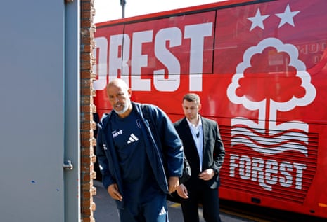 Nuno Espírito Santo disembarks the Nottingham Forest team bus