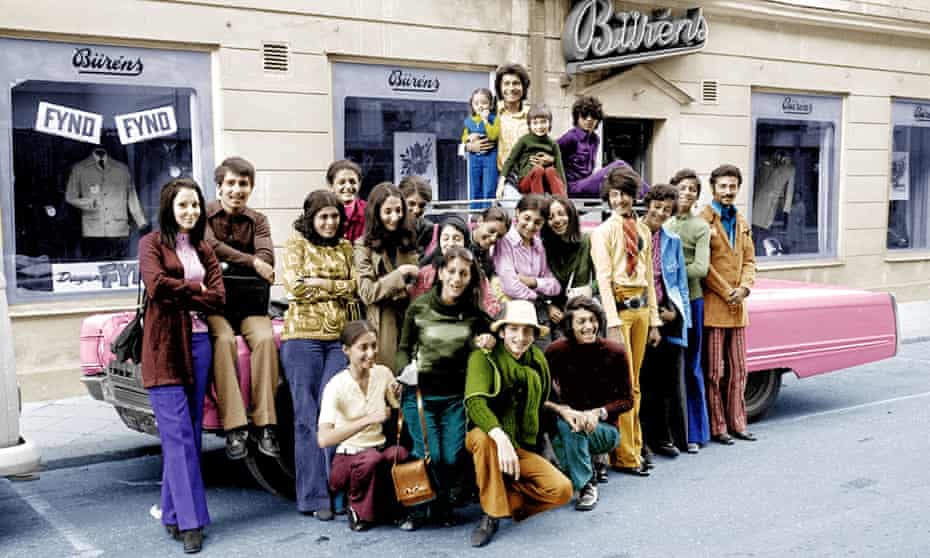 Osama ben Laden (deuxième à partir de la droite) en visite à Falun, en Suède, en 1971.