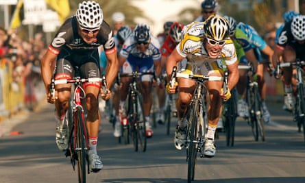 Heinrich Haussler (left) and Mark Cavendish in a sprint