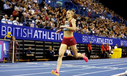 Keely Hodgkinson a établi un record britannique en salle au 800 m, mais se sentait toujours capable d'un temps plus rapide.