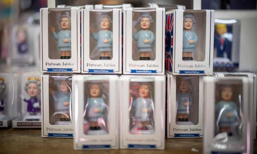 Platinum Jubilee souvenirs ahead of Queen Elizabeth II Platinum Jubilee celebrations in Londonepa09988111 Souvenirs made to celebrate Britain’s Queen Elizabeth II Platinum Jubilee are on display at a souvenir shop in London, Britain, 31 May 2022. The Platinum Jubilee of Queen Elizabeth II will be celebrated from 02 to 05 June 2022 to mark the 70th anniversary of her accession to the throne on 06 February 1952. EPA/TOLGA AKMEN