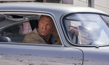 James Bond In 'No Time To Die' Review: Daniel Craig's 007 Finale Shoots  Blanks