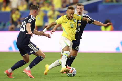 Neymar makes his first Brazil appearance in nearly three years as he comes on for Cunha.