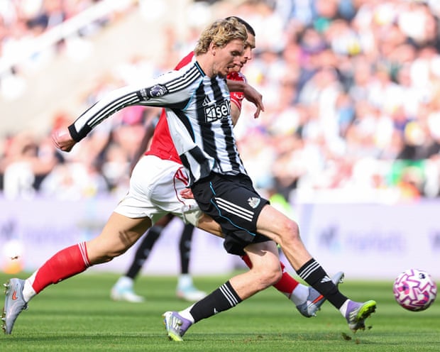 Nick Woltemade comemorando um gol pelo Newcastle.