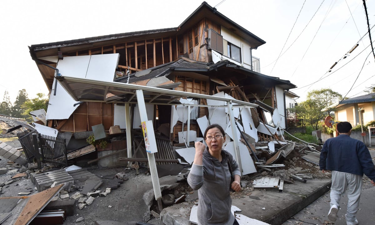 Япония последние новости землетрясение. Землетрясения в префектуре Кумамото. Землетрясение в Японии. Землетрясение разрушения.