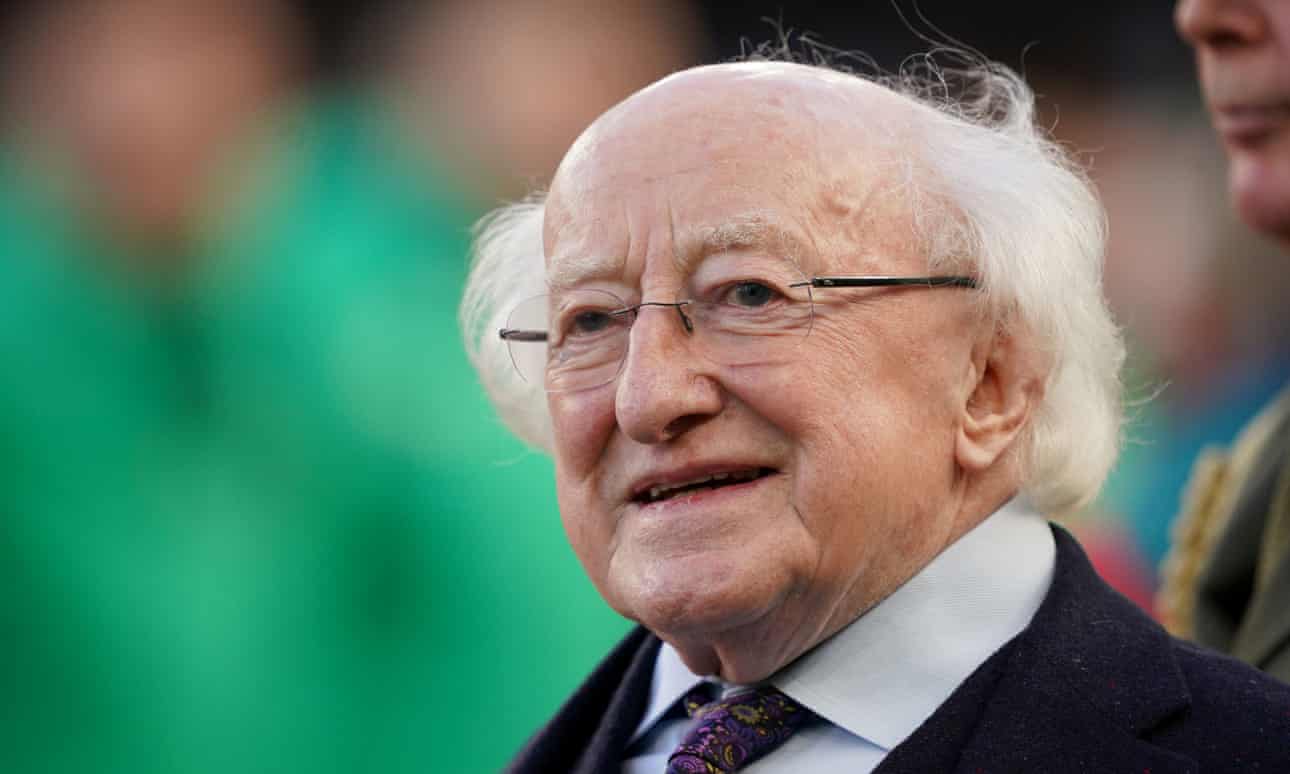 El presidente irlandés Michael D. Higgins es llevado al hospital después de sentirse mal