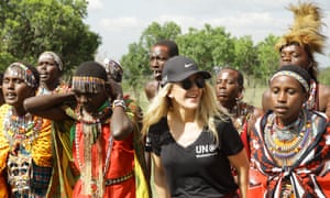 Cooking: Ellie Goulding in the Maasai Mara.