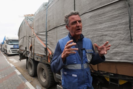Thomas White, director of UNRWA dffairs Gaza, speaks to the media in the Gaza Strip.