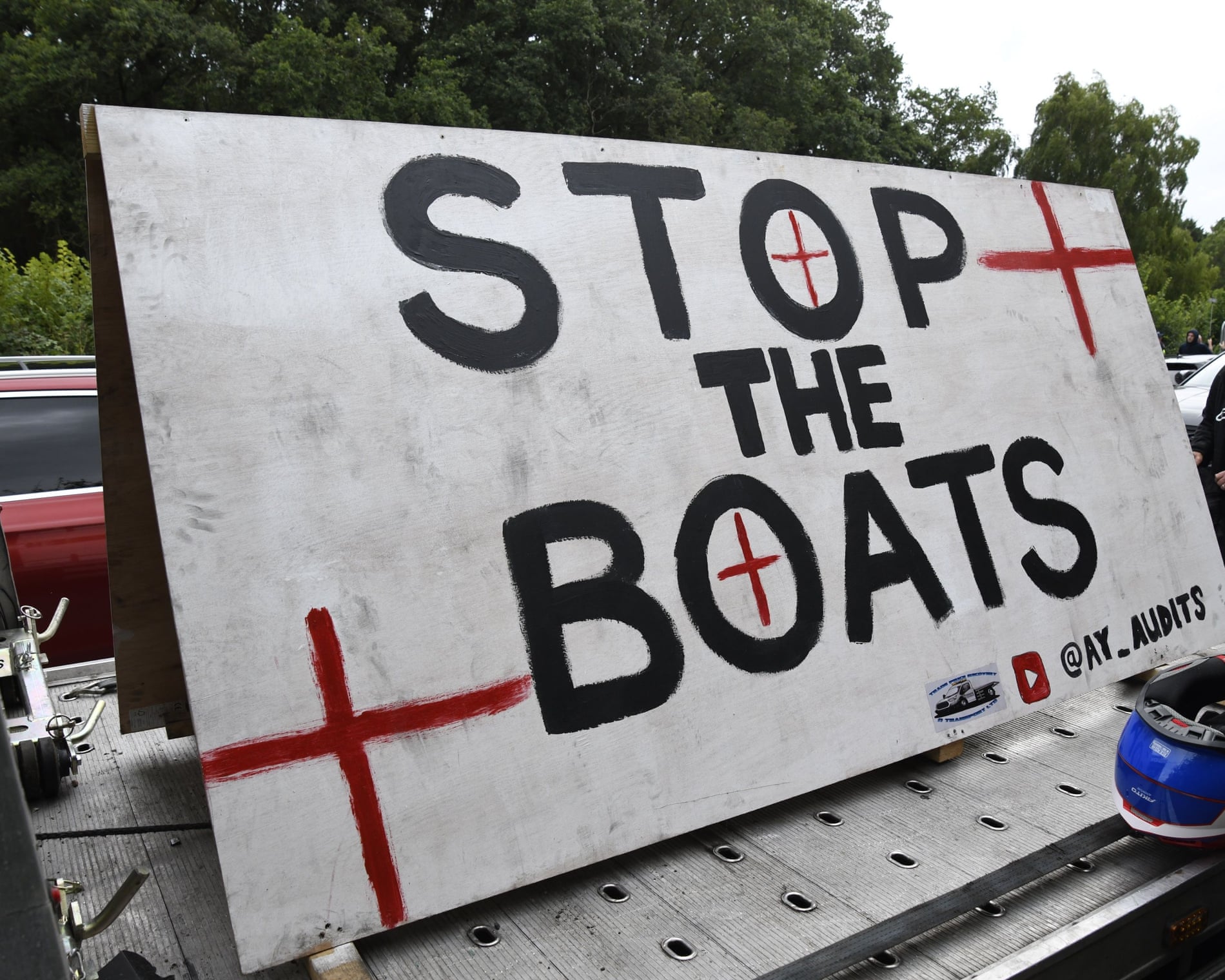 Image: https://i.guim.co.uk/img/media/e3b8450cc30cbff95f80a48b90a4a52d1a4c5b11/344_0_3178_2542/master/3178.jpg?width=1900&dpr=1&s=none&crop=none