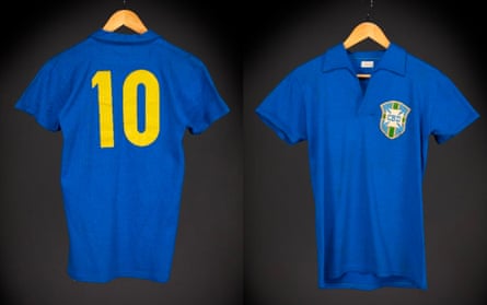 An image showing the Pelé shirt that will be up for auction