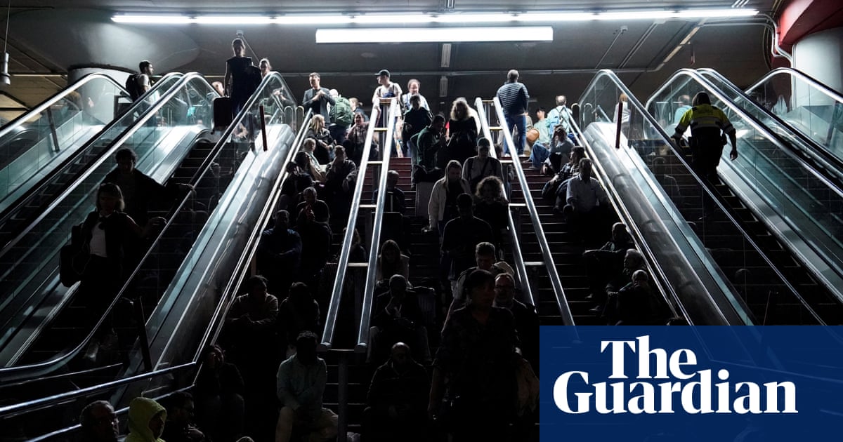 Power begins to return to Iberian peninsula after unprecedented blackout
