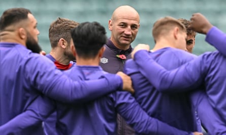 England’s head coach Steve Borthwick speaks to his players