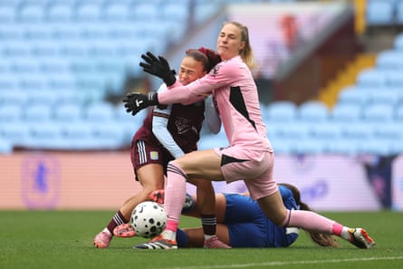 Leicester’s goalkeeper, Janina Leitzig, thwarts Ebony Salmon of Aston Villa during their goalless draw.