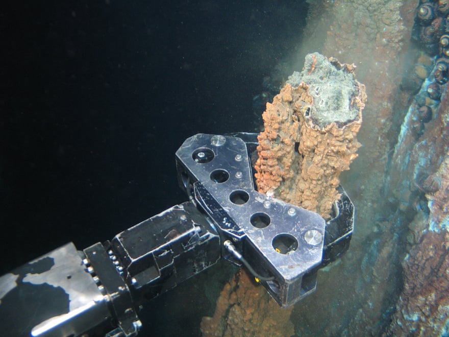 Mechanical grabber seizing a ‘chimney’ at a hydrothermal vent off Papua New Guinea.