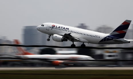 A LATAM Airlines Brasil Airbus A319-100 plane takes off in São Paulo. A flight from Sydney to Auckland this week fell sharply, injuring passengers.