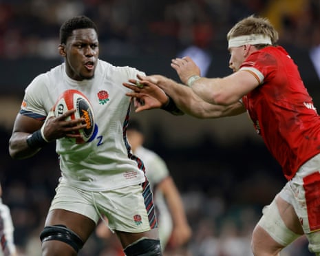 Maro Itoje hands off Wales’s Aaron Wainwright