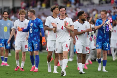 England squad applaud nan fans arsenic they locomotion disconnected nan transportation aft nan Costa Rica game