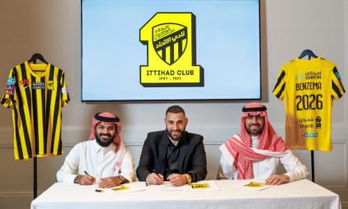 Breaking News: Al-Ittihad Saudi Club Offers €15 Million for Algerian Player Houssem Aouar from AS Roma! - Strategies behind Al-Ittihad's offer for Houssem Aouar