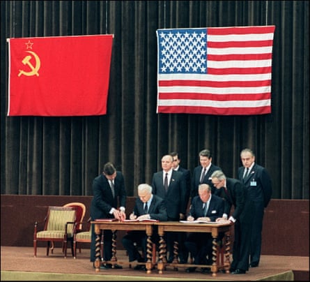 Shultz and his Soviet counterpart, Eduard Shevardnadze, sign a declaration at the end of a two-day summit in Geneva in November 1985, as Ronald Reagan and Mikhail Gorbachev look on.