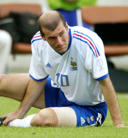 France’s Zinedine Zidane contemplates an early World Cup exit in 2002.