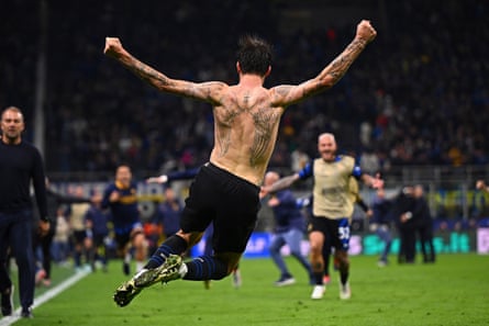 Francesco Acerbi celebrates his goal against Barcelona