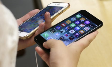 Apple reports surprise drop in iPhones sales, again