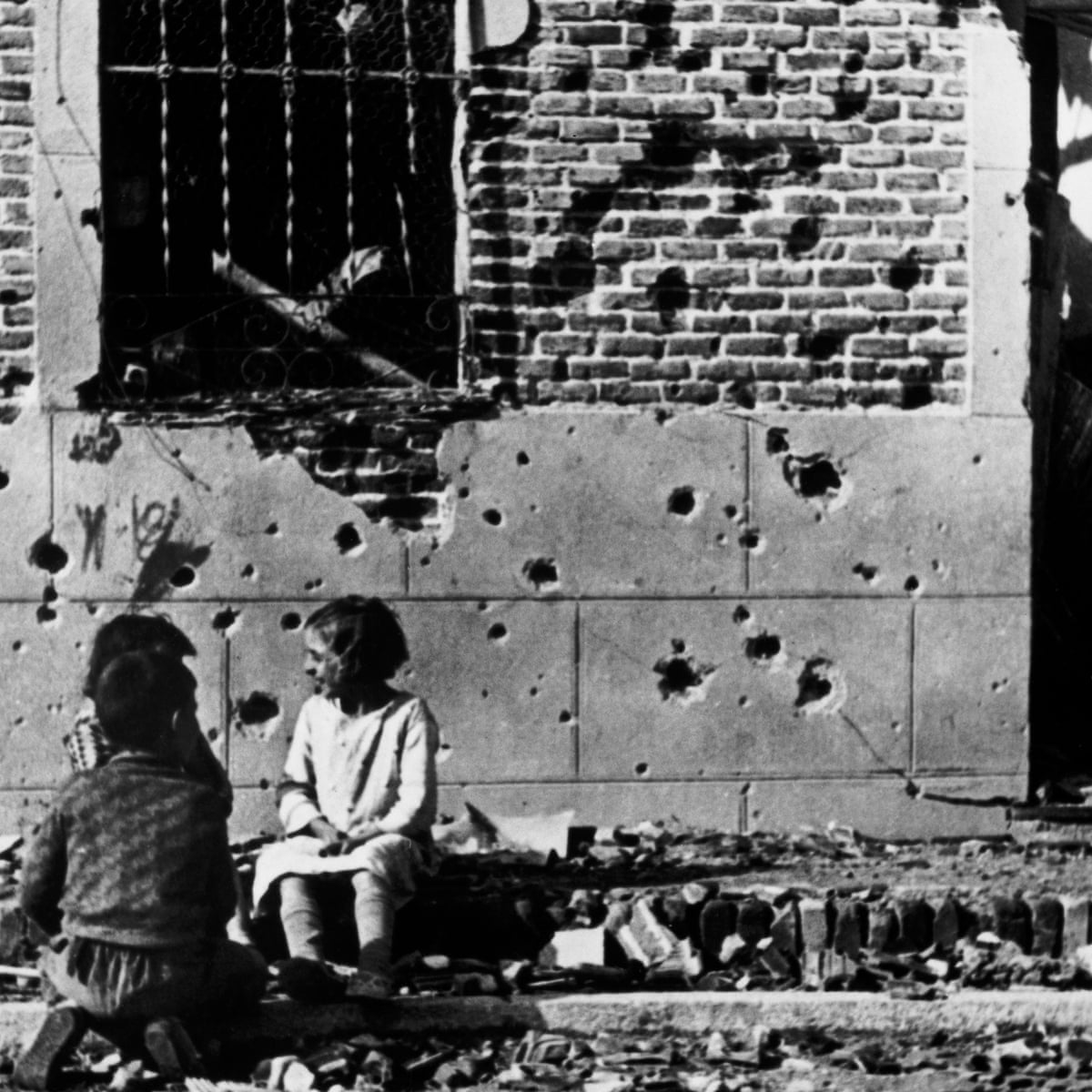 Capa S Image From The Spanish Civil War Helps Tenants Find New Life 85 Years On Robert Capa The Guardian Capa S Image From The Spanish Civil War Helps Tenants Find New Life 85 Years On Robert Capa The Guardian