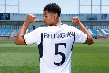 Bellingham shows off his shirt number