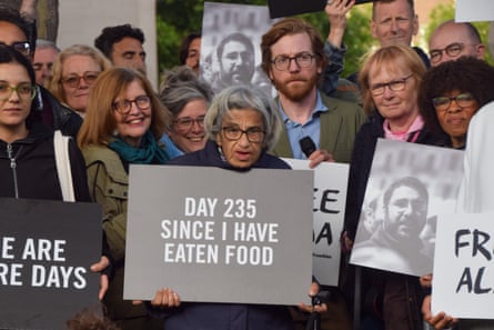 Laila Soueif (centre) with campaigners holds up a sign ‘saying Day 235 since I have eaten food’
