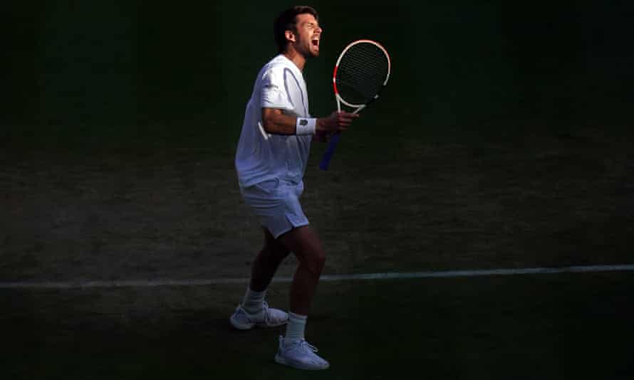 Cameron Norrie celebra ganar el cuarto set.