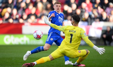Harvey Barnes scores for Leicester to make the score 1-1 with Brentford.