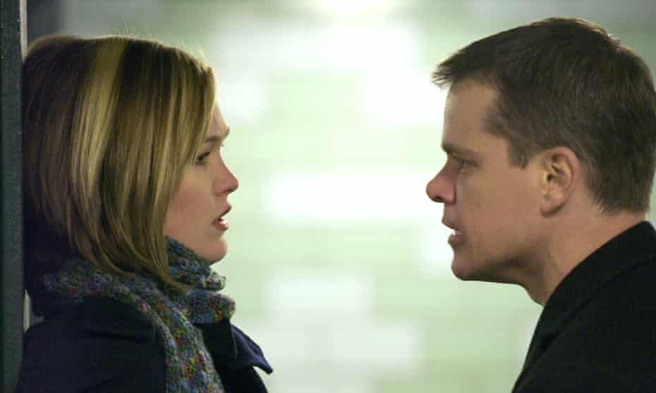 Julia Stiles and Matt Damon in Jason Bourne