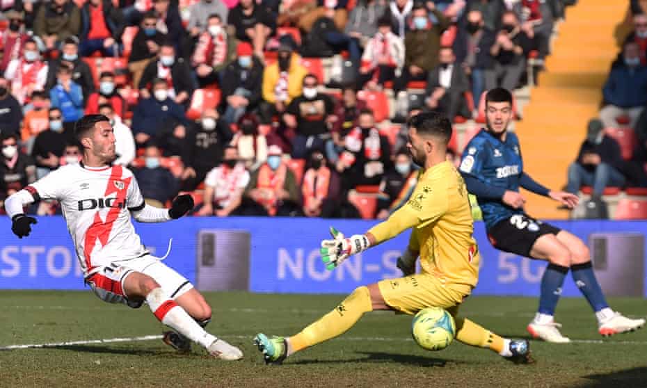 Sergi Guardiola scores Rayo Vallecano’s opener against Alavés on Saturday