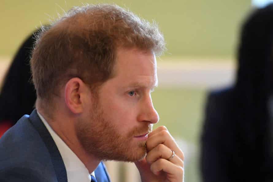 El príncipe Harry de Gran Bretaña, duque de Sussex, asiste a una mesa redonda sobre igualdad de género con The Queen's Commonwealth Trust (QCT) y One Young World en el Castillo de Windsor, Windsor, Gran Bretaña, el 25 de octubre de 2019.