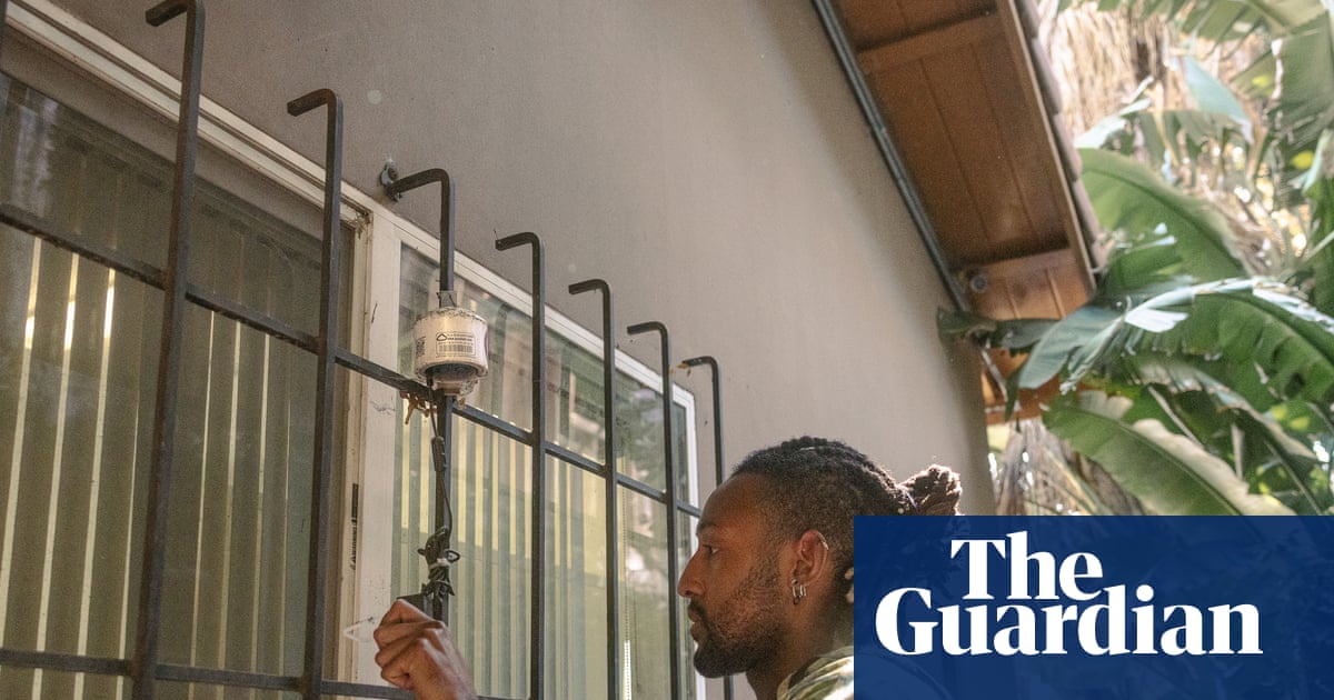 This LA neighborhood is choked by smog. The solution: a network of sensors on offices, homes and bags