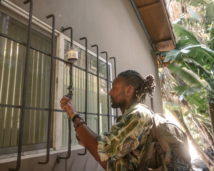 This LA neighborhood is choked by smog. The solution: a network of sensors on offices, homes and bags