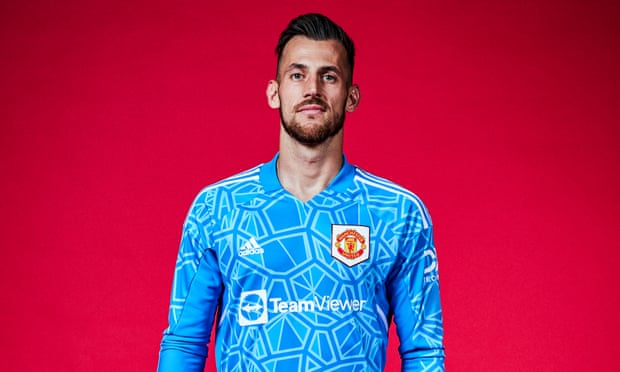 Antony seals €100m Manchester United move as Dubrakva joins on loan | Manchester United 1 Martin Dubravka in a Manchester United shirt after joining on loan from Newcastle.