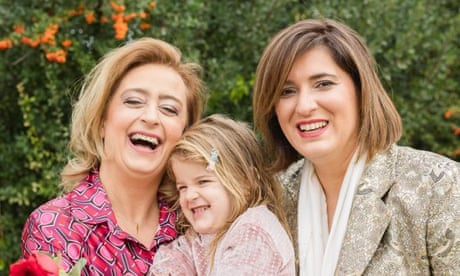 Viktoria Kalfaki (izquierda), Christina Leimoni y su hija